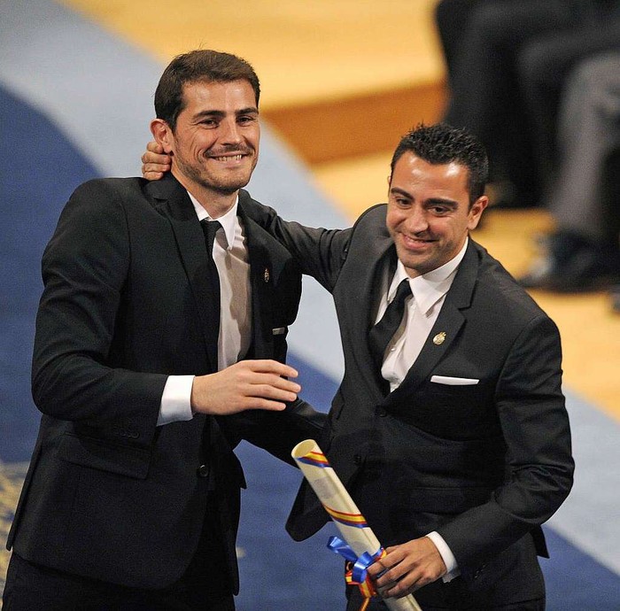 Dù Barca và Real là đại kình địch của nhau nhưng ngoài đời thì Xavi và Casillas là đôi bạn rất thân thiết.